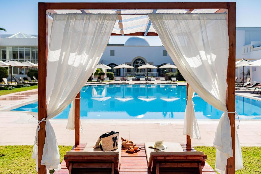 Flora Park - Adult Only